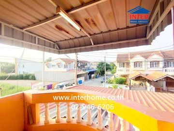 Two-story townhome, 33.8 sq.wah, Poonlap Village, Workpoint Soi, Pracha Uthit Road, Mueang Pathum Thani, Pathum Thani.