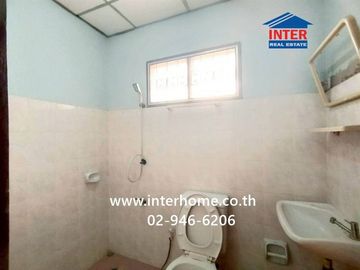 Two-story townhome, 33.8 sq.wah, Poonlap Village, Workpoint Soi, Pracha Uthit Road, Mueang Pathum Thani, Pathum Thani.