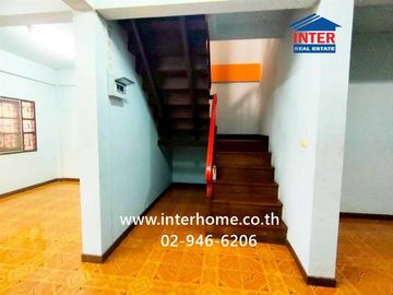 Two-story townhome, 33.8 sq.wah, Poonlap Village, Workpoint Soi, Pracha Uthit Road, Mueang Pathum Thani, Pathum Thani.