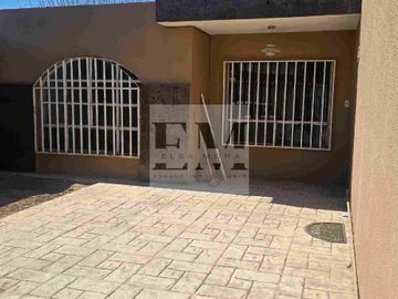 AMPLIA CASA EN RENTA