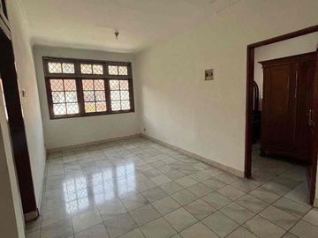 Rumah Asri Dalam Komplek Di Cirendeu Strategis ke MRT