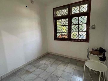 Rumah Asri Dalam Komplek Di Cirendeu Strategis ke MRT