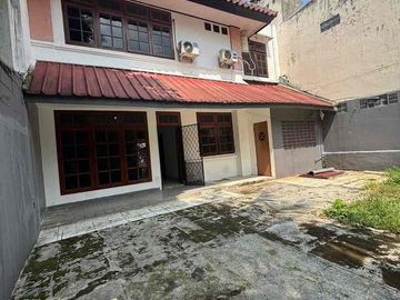 Rumah Asri Dalam Komplek Di Cirendeu Strategis ke MRT