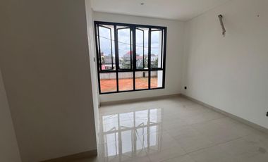 Dijual Rumah Minimalis 2 Lantai Brand New Sudah SHM Bisa KPR Duri Kosambi Sebelah Green Lake City Kalideres Cengkareng Jakarta Barat