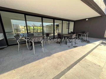 Departamento Dúplex en Renta en Altos de Juriquilla | 2 Recámaras con Baño Privado, terraza, sala de TV o Estudio y excelentes Amenidades