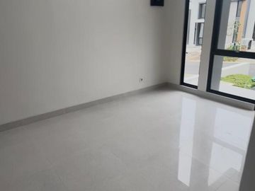 Di jual Rumah cantik di halaman belakang yang luas! Siap Huni Citra City Sentul