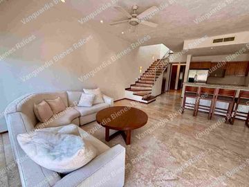 Casa amueblada en renta en el Tigre en Nuevo Vallarta. Con alberca y jardín propios, paneles solares y vista al club de golf.