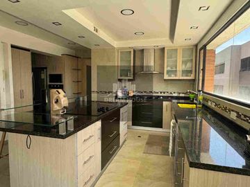 Venta o Renta de Departamento Amoblado, Sector República del Salvador, Quito, Ecuador