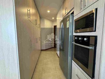 Venta o Renta de Departamento Amoblado, Sector República del Salvador, Quito, Ecuador