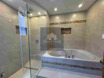 Venta o Renta de Departamento Amoblado, Sector República del Salvador, Quito, Ecuador