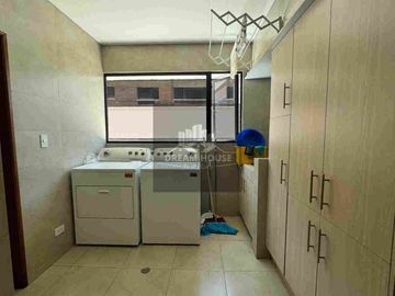 Venta o Renta de Departamento Amoblado, Sector República del Salvador, Quito, Ecuador