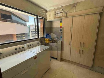 Venta o Renta de Departamento Amoblado, Sector República del Salvador, Quito, Ecuador