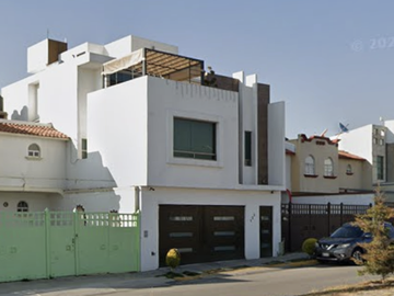 CASA EN PACHUCA,MUY AMPLIA, ACABADOS DE LUJO, CUENTA CON TODOS LOS SERVICIOS Y AMENIDADES, EN UNA ZONA MUY TRANQUILA