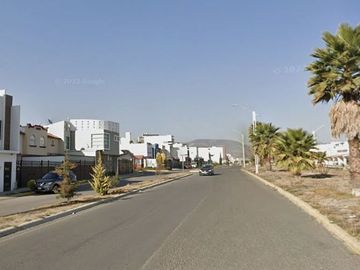 CASA EN PACHUCA,MUY AMPLIA, ACABADOS DE LUJO, CUENTA CON TODOS LOS SERVICIOS Y AMENIDADES, EN UNA ZONA MUY TRANQUILA