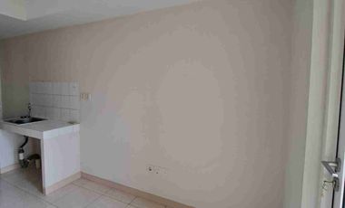 disewakan studio view pool kosongan apt springlake summarecon bekasi