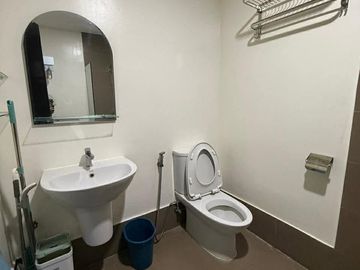 FOR SALE OR RENT: BURBANK BY THE LEVELS