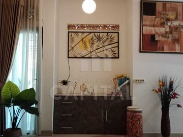 RUMAH FULLY FURNISHED DENGAN LOKASI STRATEGIS DI ARCAMANIK BANDUNG