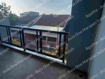 Rumah bangunan baru renovasi di Kota Harapan Indah, Bekasi 950juta saja