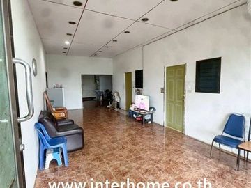 Land and building on 1 rai 100 sq.wa. Located on Ban Kluay-Sai Noi Road, near Wat Masong and Masong Mitraphap School No. 55, adjacent to the canal roa
