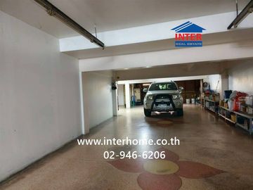 4.5-story commercial building, 87 sq.wah. Located near The Mall Bangkapi, between Soi Ramkhamhaeng 64/3 and 66, Ramkhamhaeng Road and Srinakarin Road,