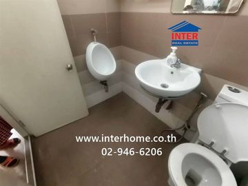4.5-story commercial building, 87 sq.wah. Located near The Mall Bangkapi, between Soi Ramkhamhaeng 64/3 and 66, Ramkhamhaeng Road and Srinakarin Road,