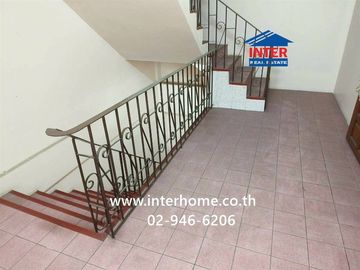 4.5-story commercial building, 87 sq.wah. Located near The Mall Bangkapi, between Soi Ramkhamhaeng 64/3 and 66, Ramkhamhaeng Road and Srinakarin Road,