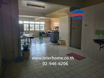 4.5-story commercial building, 87 sq.wah. Located near The Mall Bangkapi, between Soi Ramkhamhaeng 64/3 and 66, Ramkhamhaeng Road and Srinakarin Road,