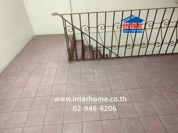 4.5-story commercial building, 87 sq.wah. Located near The Mall Bangkapi, between Soi Ramkhamhaeng 64/3 and 66, Ramkhamhaeng Road and Srinakarin Road,