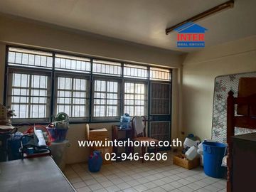 4.5-story commercial building, 87 sq.wah. Located near The Mall Bangkapi, between Soi Ramkhamhaeng 64/3 and 66, Ramkhamhaeng Road and Srinakarin Road,