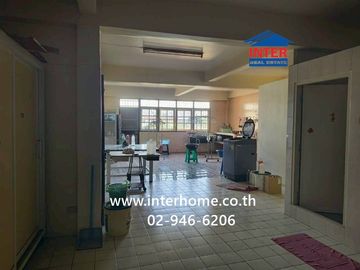 4.5-story commercial building, 87 sq.wah. Located near The Mall Bangkapi, between Soi Ramkhamhaeng 64/3 and 66, Ramkhamhaeng Road and Srinakarin Road,