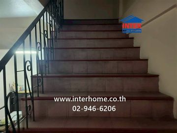 4.5-story commercial building, 87 sq.wah. Located near The Mall Bangkapi, between Soi Ramkhamhaeng 64/3 and 66, Ramkhamhaeng Road and Srinakarin Road,