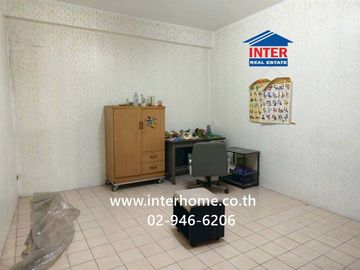 4.5-story commercial building, 87 sq.wah. Located near The Mall Bangkapi, between Soi Ramkhamhaeng 64/3 and 66, Ramkhamhaeng Road and Srinakarin Road,