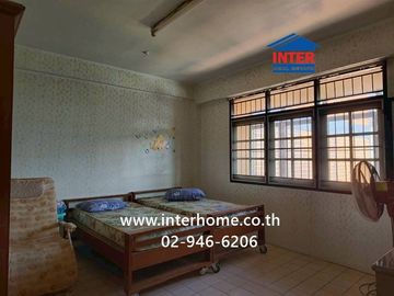 4.5-story commercial building, 87 sq.wah. Located near The Mall Bangkapi, between Soi Ramkhamhaeng 64/3 and 66, Ramkhamhaeng Road and Srinakarin Road,