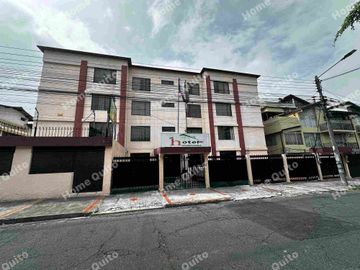 Hotel en venta a una cuadra del Colegio de America en El Inca