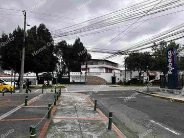 Hotel en venta a una cuadra del Colegio de America en El Inca