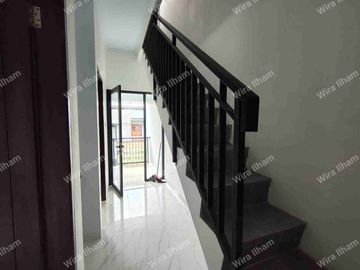 2,5Lantai Hunian Modern Minimalis di Jakarta Selatan under 1M