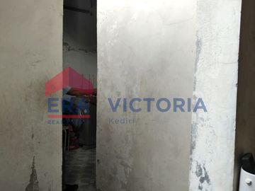 Rumah + Ruang Usaha Mojoroto Kota Kediri Pinggir Jalan Besar Dekat Dengan Klinik Kesehatan, Terminal dan Lingkungan Sekolah