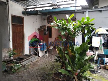 Rumah + Ruang Usaha Mojoroto Kota Kediri Pinggir Jalan Besar Dekat Dengan Klinik Kesehatan, Terminal dan Lingkungan Sekolah