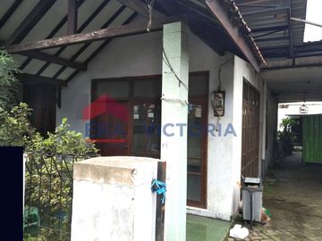 Rumah + Ruang Usaha Mojoroto Kota Kediri Pinggir Jalan Besar Dekat Dengan Klinik Kesehatan, Terminal dan Lingkungan Sekolah