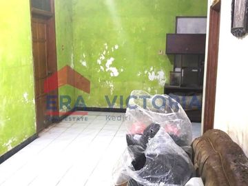 Rumah + Ruang Usaha Mojoroto Kota Kediri Pinggir Jalan Besar Dekat Dengan Klinik Kesehatan, Terminal dan Lingkungan Sekolah