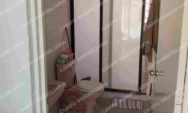VENTA CASA COL. MARAVILLAS, EN UN NIVEL. 
PRIVADA CERRADA CON PORTÓN ELÉCTRICO.