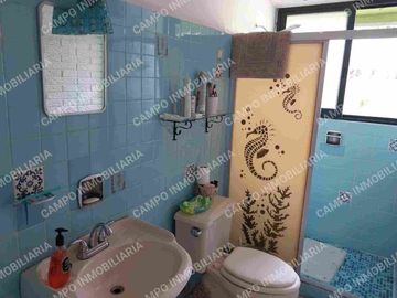 VENTA CASA COL. MARAVILLAS, EN UN NIVEL. 
PRIVADA CERRADA CON PORTÓN ELÉCTRICO.
