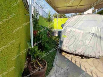 VENTA CASA COL. MARAVILLAS, EN UN NIVEL. 
PRIVADA CERRADA CON PORTÓN ELÉCTRICO.