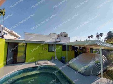 VENTA CASA COL. MARAVILLAS, EN UN NIVEL. 
PRIVADA CERRADA CON PORTÓN ELÉCTRICO.