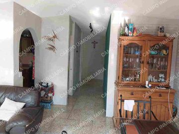 VENTA CASA COL. MARAVILLAS, EN UN NIVEL. 
PRIVADA CERRADA CON PORTÓN ELÉCTRICO.