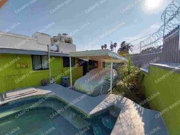 VENTA CASA COL. MARAVILLAS, EN UN NIVEL. 
PRIVADA CERRADA CON PORTÓN ELÉCTRICO.