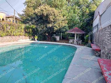 VENTA CASA COL. MARAVILLAS, EN UN NIVEL. 
PRIVADA CERRADA CON PORTÓN ELÉCTRICO.