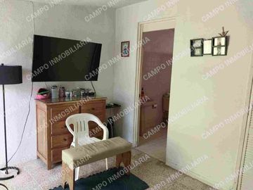 VENTA CASA COL. MARAVILLAS, EN UN NIVEL. 
PRIVADA CERRADA CON PORTÓN ELÉCTRICO.