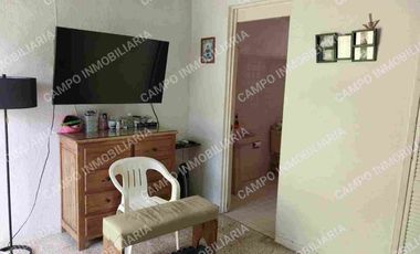 VENTA CASA COL. MARAVILLAS, EN UN NIVEL. 
PRIVADA CERRADA CON PORTÓN ELÉCTRICO.