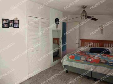 VENTA CASA COL. MARAVILLAS, EN UN NIVEL. 
PRIVADA CERRADA CON PORTÓN ELÉCTRICO.